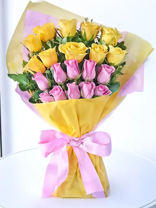 Malatya Çiçekçi - Vazoda 24 Kırmızı Gül